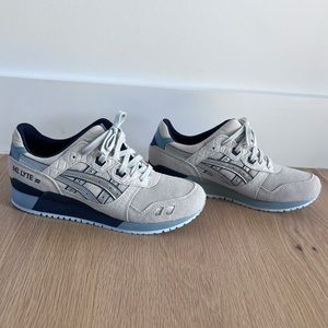 New - Never Worn Sneakers - No box - comes with extra laces